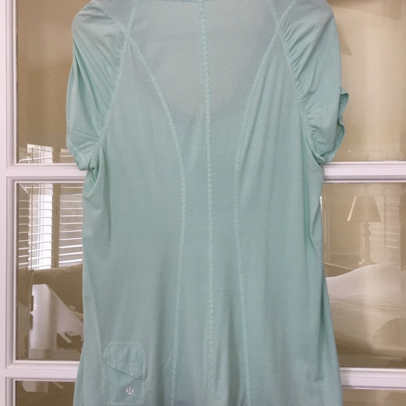 Lululemon Top NWOT - Picture 2 of 3